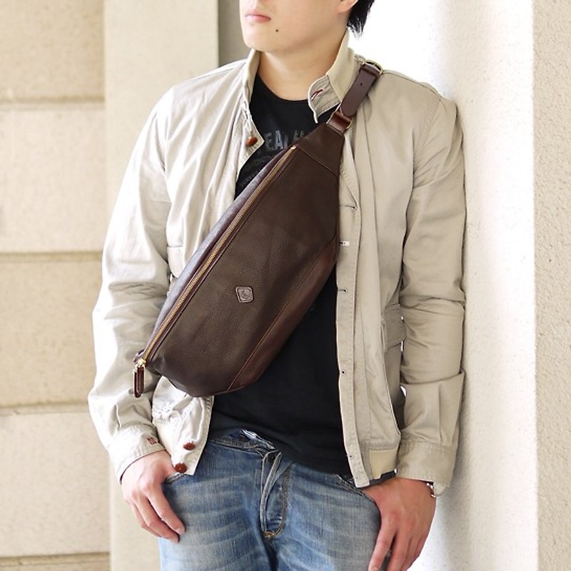 日本の雑誌記事ニュートラル革リュックサイドポケットがCLEDRANによって日本製の黒の残り - ショルダーバッグ - 革 ブラウン
