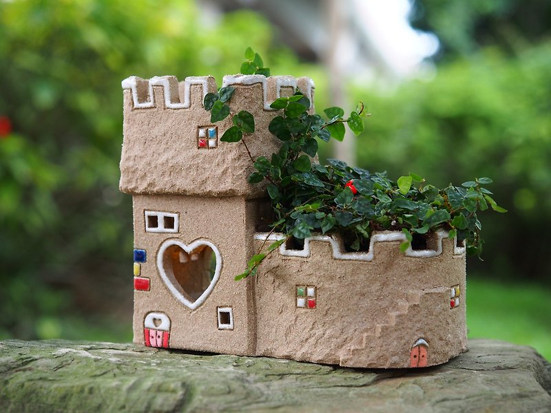 [Lighted House] Pottery Handmade-Super Cute Garden Castle (Rock Gray) - ตกแต่งต้นไม้ - ดินเผา สีเหลือง