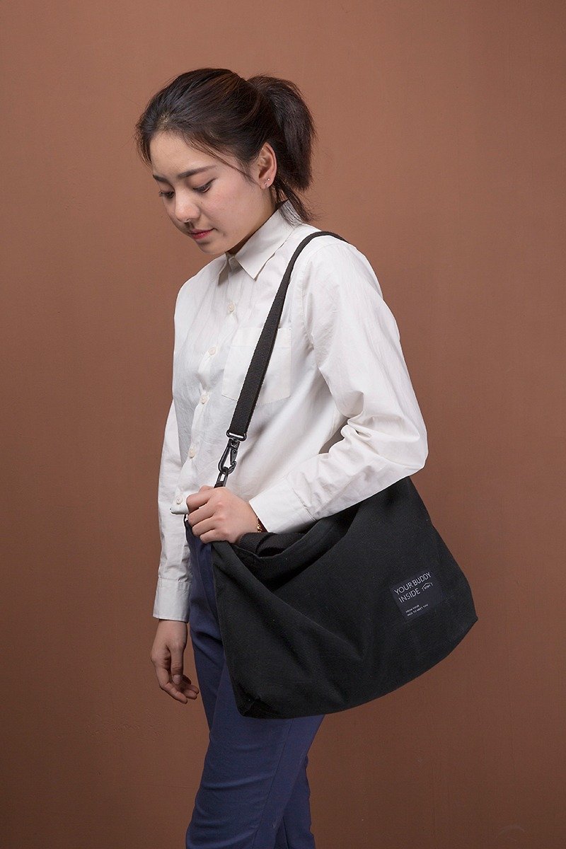 ntmy. black canvas shoulder bag Messenger bag - กระเป๋าแมสเซนเจอร์ - วัสดุอื่นๆ สีดำ