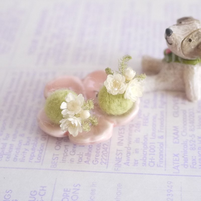 To be continued | fresh and dried flower earrings ear acupuncture blankets sheep girl - ต่างหู - พืช/ดอกไม้ สีเขียว
