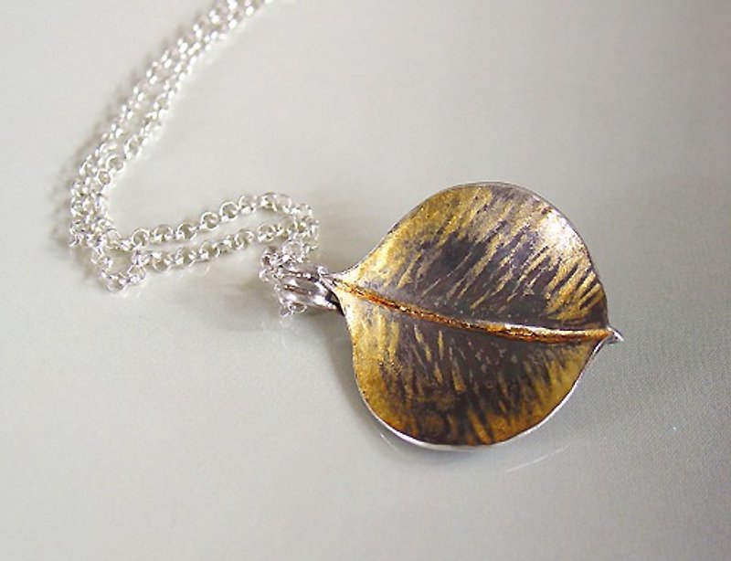 Golden leaf shadow/lacquer craftsmanship sterling silver leaf vein pendant necklace, handmade poem, love yourself, happiness - Necklaces - Sterling Silver Yellow