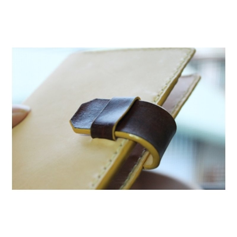 專屬客製原皮色+深棕色純牛皮護照夾(訂做情人、生日送禮) - パスポートケース - その他の素材 ゴールド