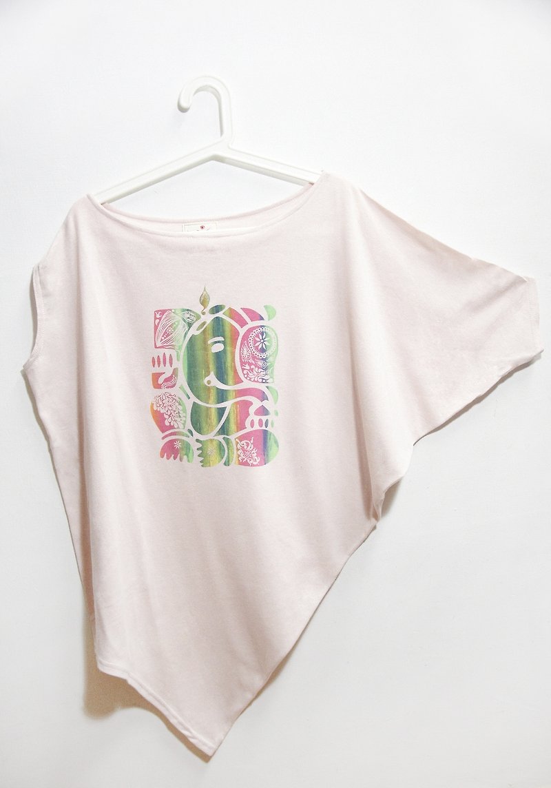 Women's Irregular Cotton Design Top Design Sense Version - Indian Elephant God Rainbow Gradient Elephant - เสื้อผู้หญิง - ผ้าฝ้าย/ผ้าลินิน สึชมพู