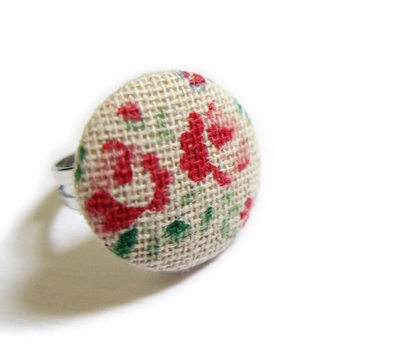 Hand-made cloth buttons Rose Ring - แหวนทั่วไป - วัสดุอื่นๆ 