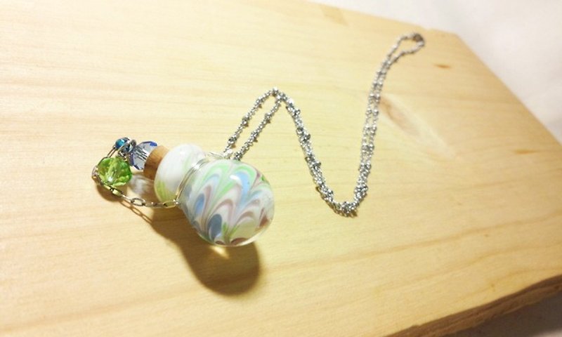 Yuzu Lin Liuli - essential oil bottle/scent bottle necklace - Sui Feng (round bottle) - Necklaces - Glass Multicolor