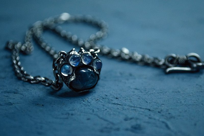 ▽ -Cats Palm Necklace- ▽ metacarpal bone cat meatballs necklace - male models - Necklaces - Other Metals Blue