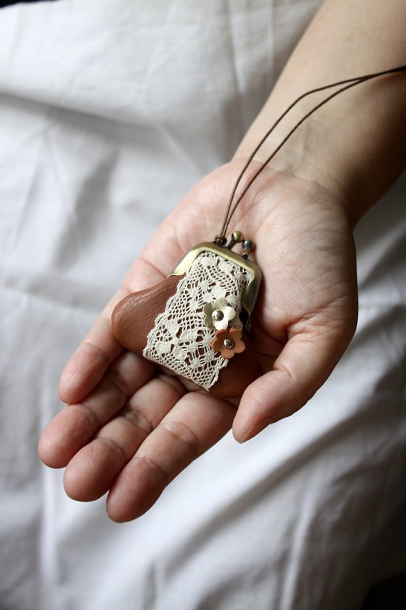 Handmade leather with lace coin purse necklace - สร้อยคอ - หนังแท้ สีนำ้ตาล