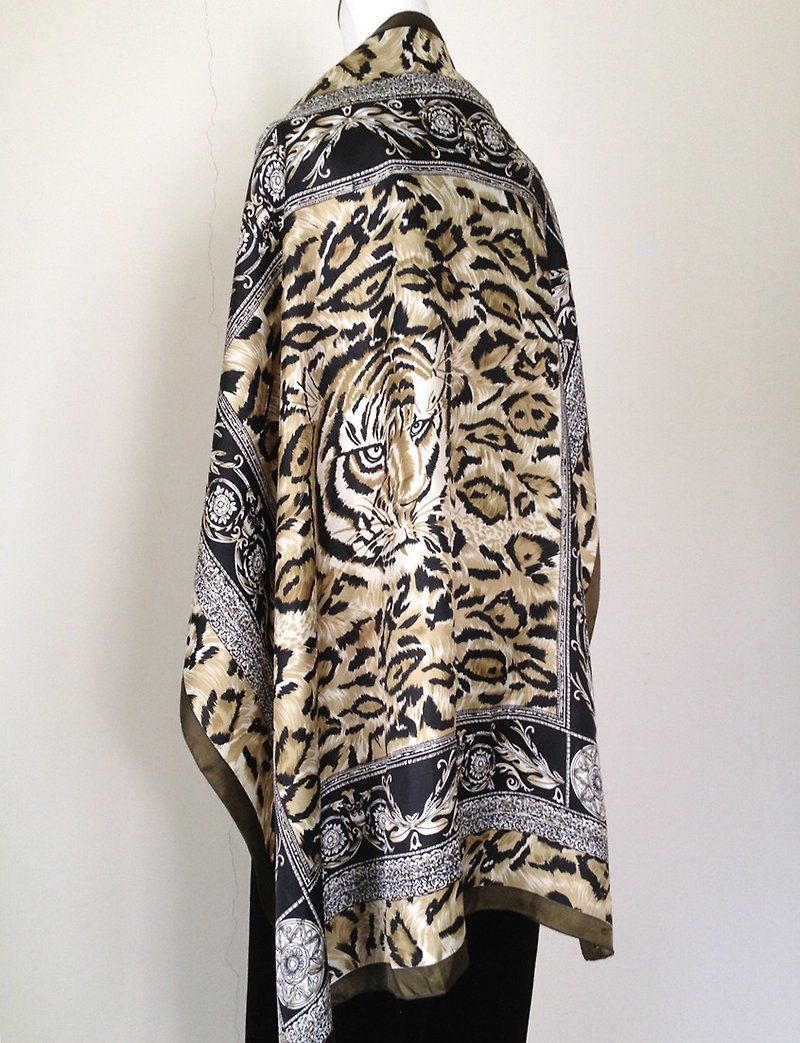 When vintage [tiger and leopard totem antique shawls / scarves] abroad antique shawl scarf back VINTAGE - Knit Scarves & Wraps - Other Materials Multicolor