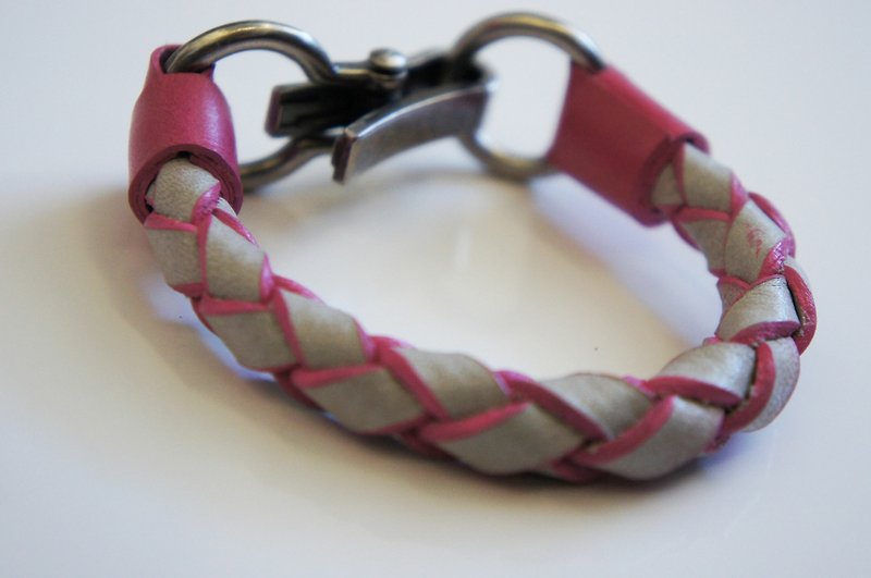 Kraft shares gray roll edge knitting pink leather cord bracelet models of industrial wind cramping metal buckle hand-made leather PdB New York - Bracelets - Genuine Leather Gray