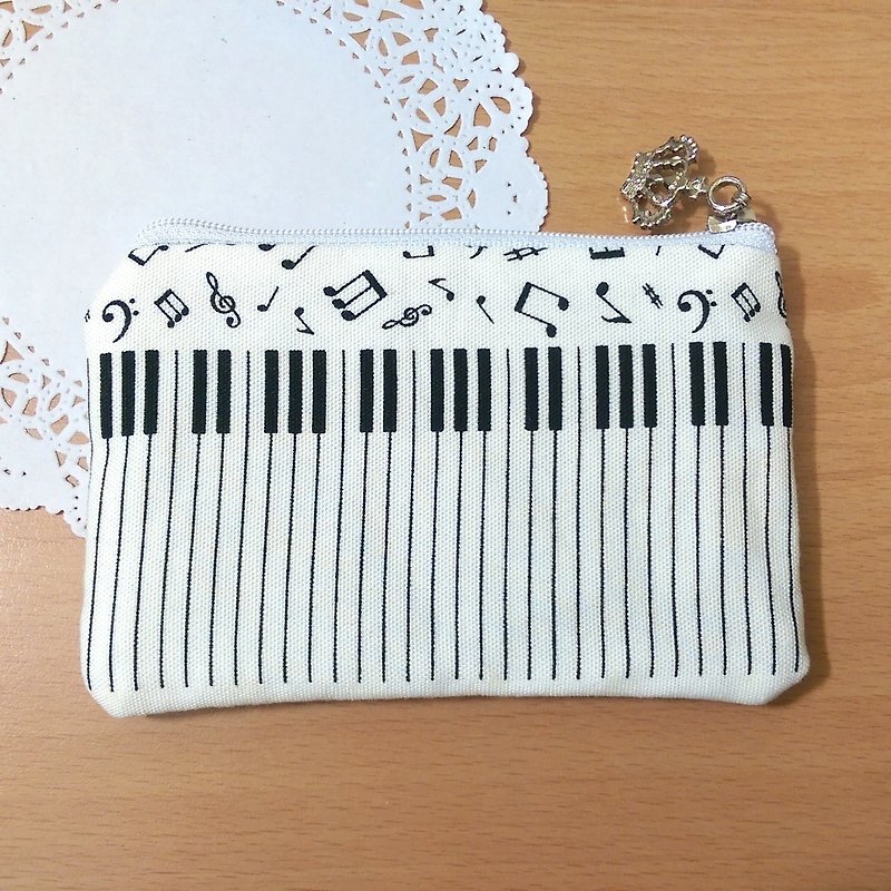 【Piano Coin Purse (Keypad)】 Musical Instrument Notes Five-line Piano Keyboard Japanese Cotton Hand-made Customized "Misi Bear" Graduation Gift - กระเป๋าใส่เหรียญ - วัสดุอื่นๆ ขาว