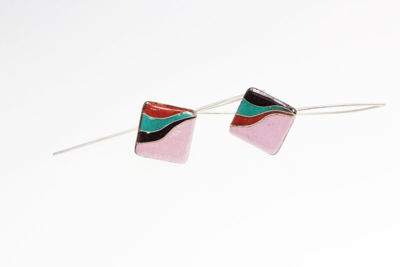 Curves Earrings Curved Square Enamel Earrings (Pink) - ต่างหู - โลหะ 