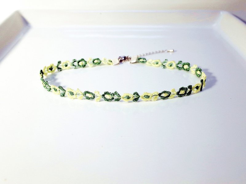 Green Choker , Flower Necklace - สร้อยคอ - วัสดุอื่นๆ สีเขียว