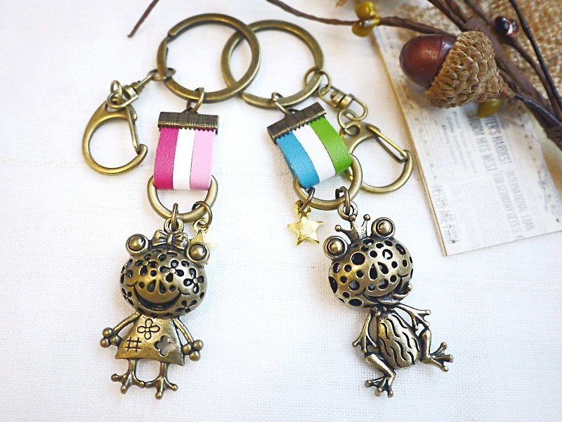 Paris. Happiness hand made. Suede hollow charm & key ring. Couple frogs. Prince Princess - Charms - Other Metals Multicolor