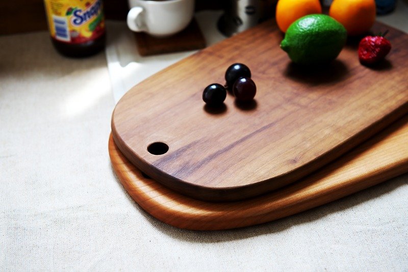 Moment of wood are - Xi Kobo - wood cutting board, bread plate, cheese plate, dish (walnut, cherry) - large oval plate - Serving Trays & Cutting Boards - Wood Black