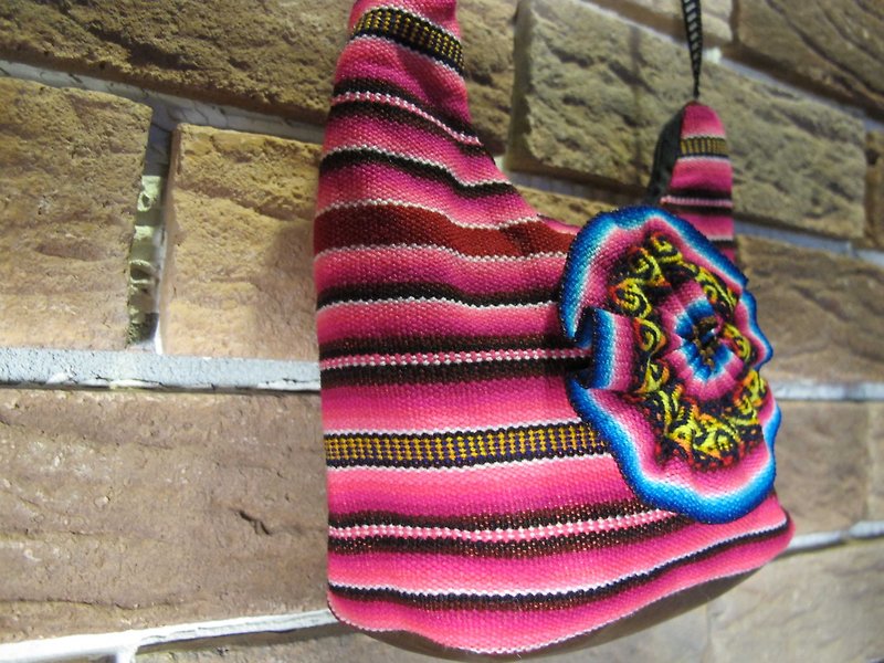 Small Flower Peruvian Colorful Woven Side Backpack - กระเป๋าแมสเซนเจอร์ - วัสดุอื่นๆ หลากหลายสี