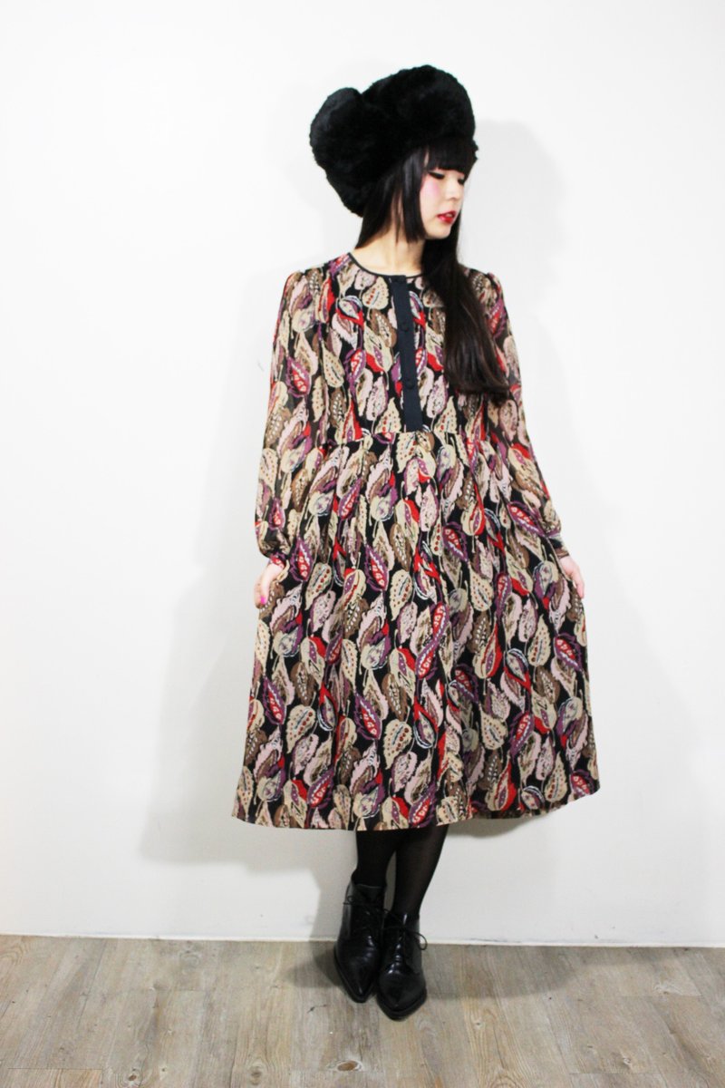 F575 (Vintage) fantasy forest brown leaves red cloth flowers long-sleeved dress {vintage} - ชุดเดรส - วัสดุอื่นๆ สีดำ