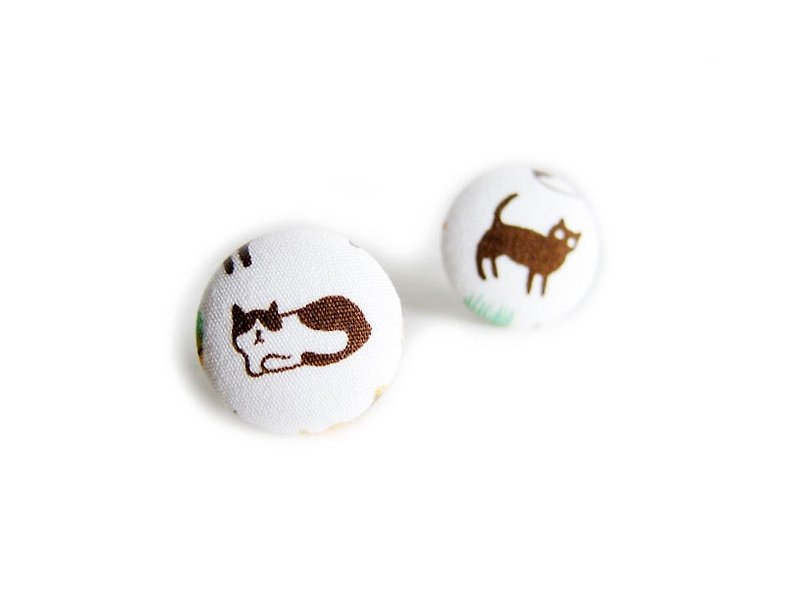 Cloth buckle small cat earrings clip-on earrings can do - ต่างหู - วัสดุอื่นๆ ขาว