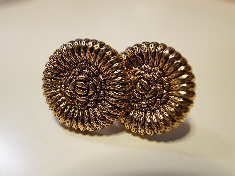 Summer flower earrings - Earrings & Clip-ons - Plastic Gold