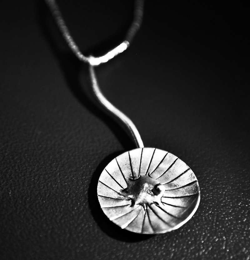 Sterling silver jewelry _ lotus leaf necklace _ lotus field - สร้อยคอ - เครื่องเพชรพลอย สีเทา