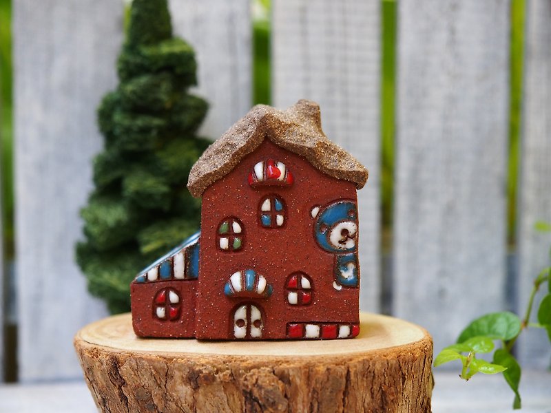 [Happy Village Happy Village] - super cute Winnie the house hand-made pottery - Items for Display - Other Materials 