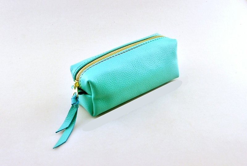Light blue leather. Pen with / Cosmetic / small objects pack. - กล่องดินสอ/ถุงดินสอ - หนังแท้ สีน้ำเงิน