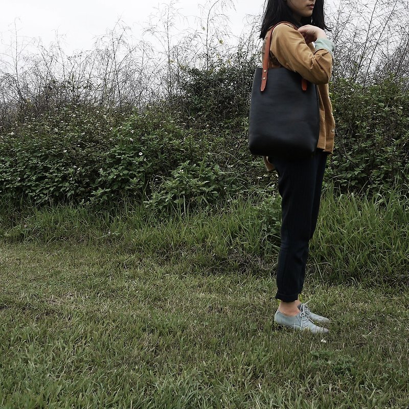 Skarn Shika // hand leather hand-stitched leather tote bag was _ _ containing the inner bag (out of print) - Messenger Bags & Sling Bags - Other Materials Black