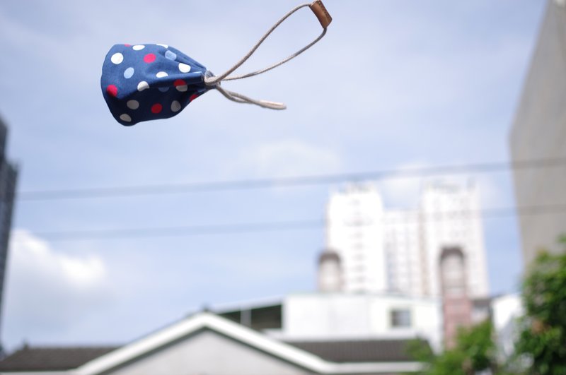 Blue dot small tent small round leather bucket bag - กระเป๋าเครื่องสำอาง - วัสดุอื่นๆ สีน้ำเงิน