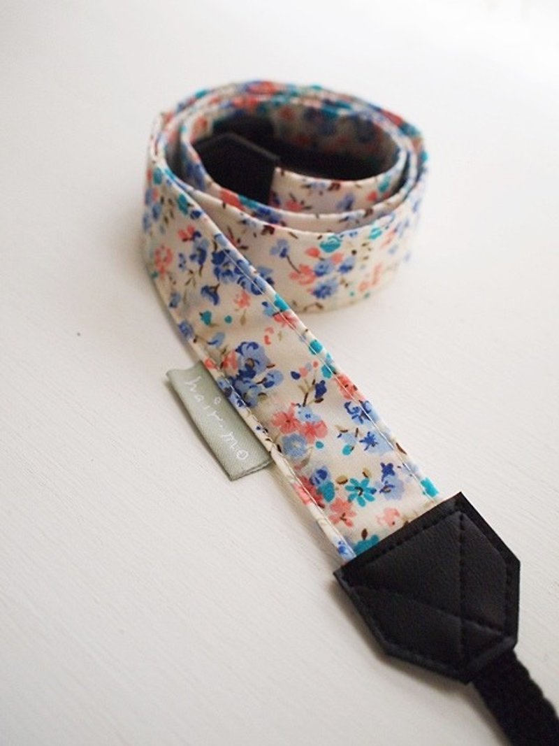 hairmo Blue floral double back camera with leather group (general) - กล้อง - วัสดุอื่นๆ สีน้ำเงิน