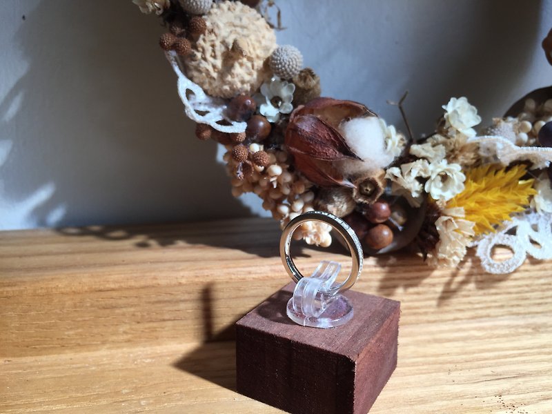 Precept / ring display - Couples' Rings - Wood Brown