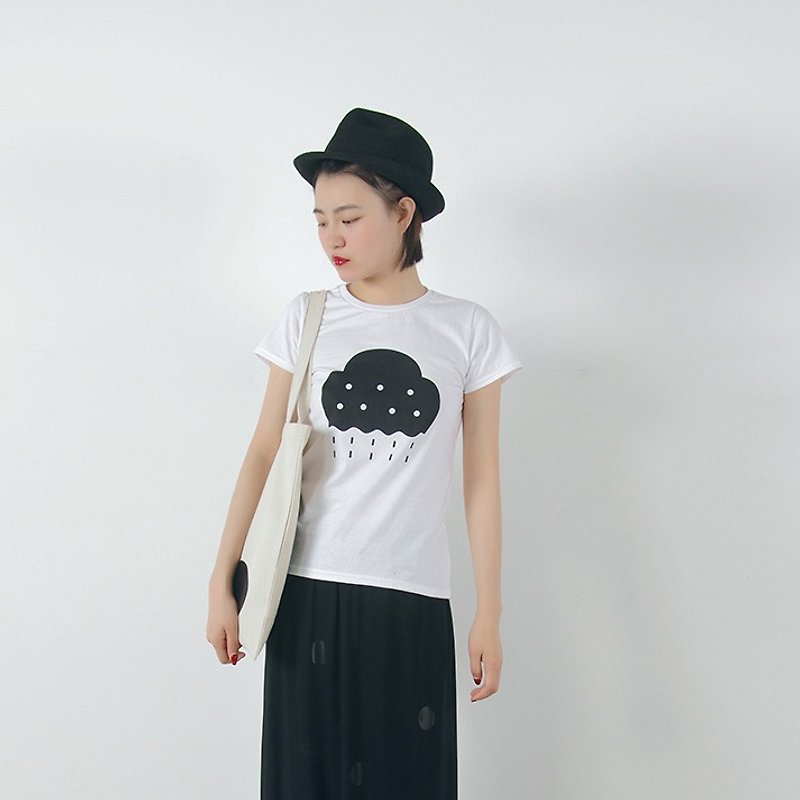Rainy season short-sleeved T-shirt T-shirt - เสื้อยืดผู้หญิง - ผ้าฝ้าย/ผ้าลินิน ขาว