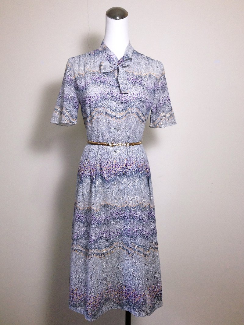 Vintage time [Blue light purple flowers antique lace tie long dress] abroad back to vintage dress VINTAGE - ชุดเดรส - วัสดุอื่นๆ สีม่วง