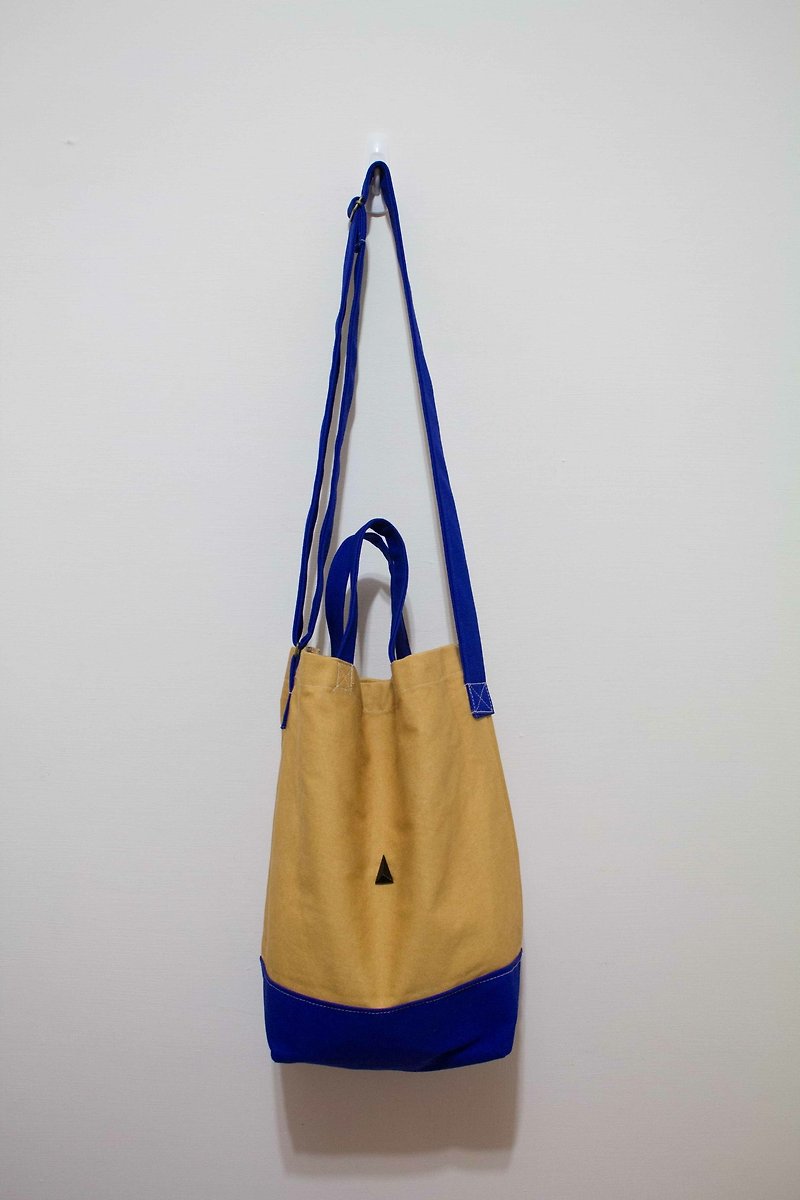 大學肩背包（土黃佐藍） - กระเป๋าแมสเซนเจอร์ - วัสดุอื่นๆ สีทอง