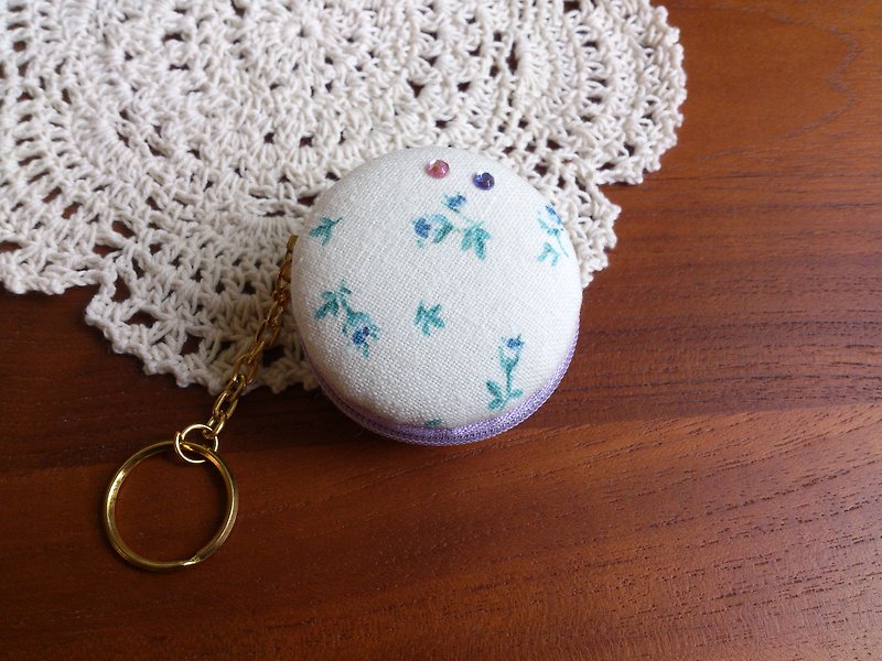 Chomii. Macaron series pendant zipper coin purse jewelry box white floral - พวงกุญแจ - วัสดุอื่นๆ ขาว