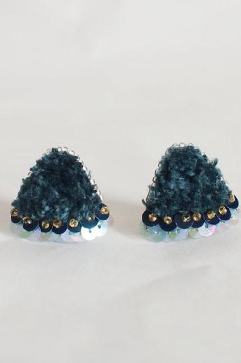 embroidery earrings "fluffy" green stud / clip on - ต่างหู - งานปัก 