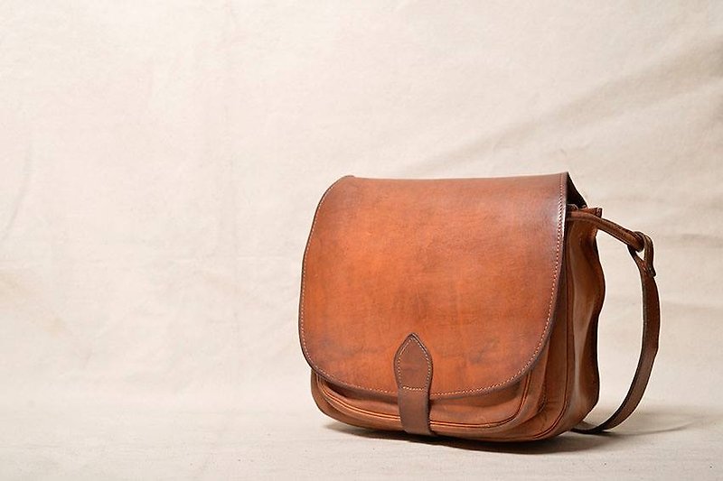 Vintage antique saddle bag - กระเป๋าแมสเซนเจอร์ - หนังแท้ สีนำ้ตาล