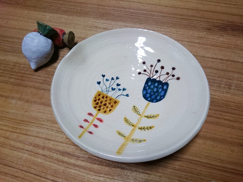 Painted Flower Ceramic plate - จานเล็ก - วัสดุอื่นๆ ขาว