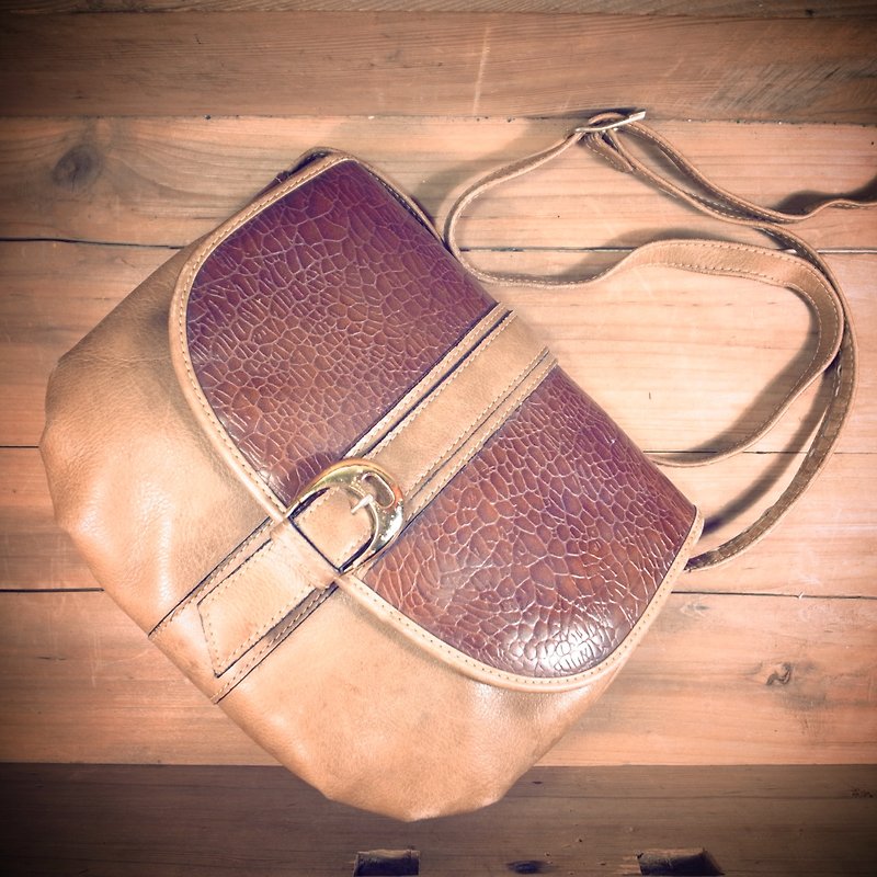 [Bones] caramel color stitching leather embossed print dorsal small square package package genuine antique Vintage - กระเป๋าแมสเซนเจอร์ - หนังแท้ สีนำ้ตาล