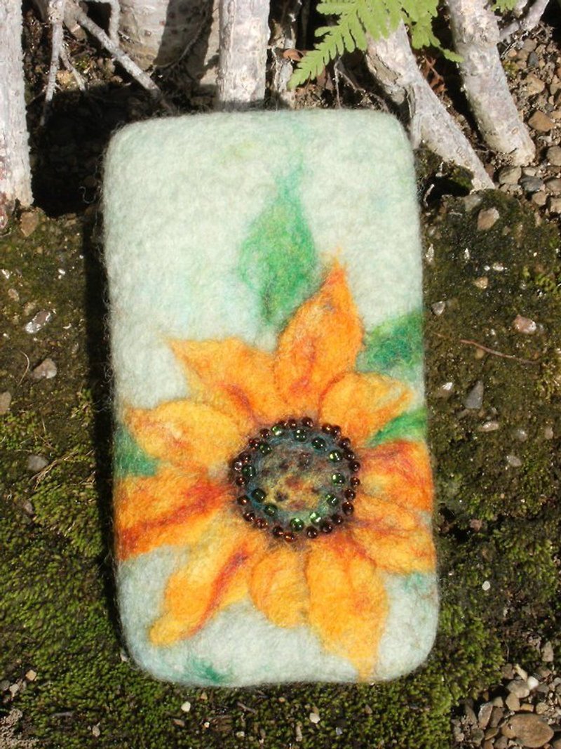 Wool felt iPhone case-sunflower - เคส/ซองมือถือ - วัสดุอื่นๆ สีเหลือง