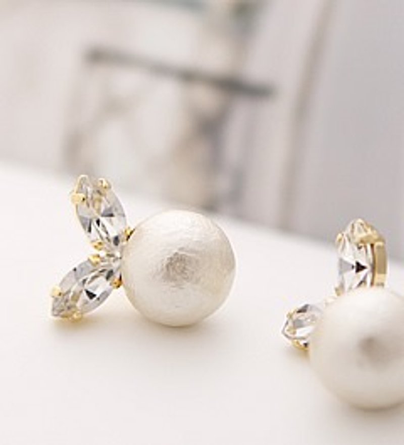 [JewCas]Cotton Pearl Earrings / JC2095 - ต่างหู - โลหะ สีทอง