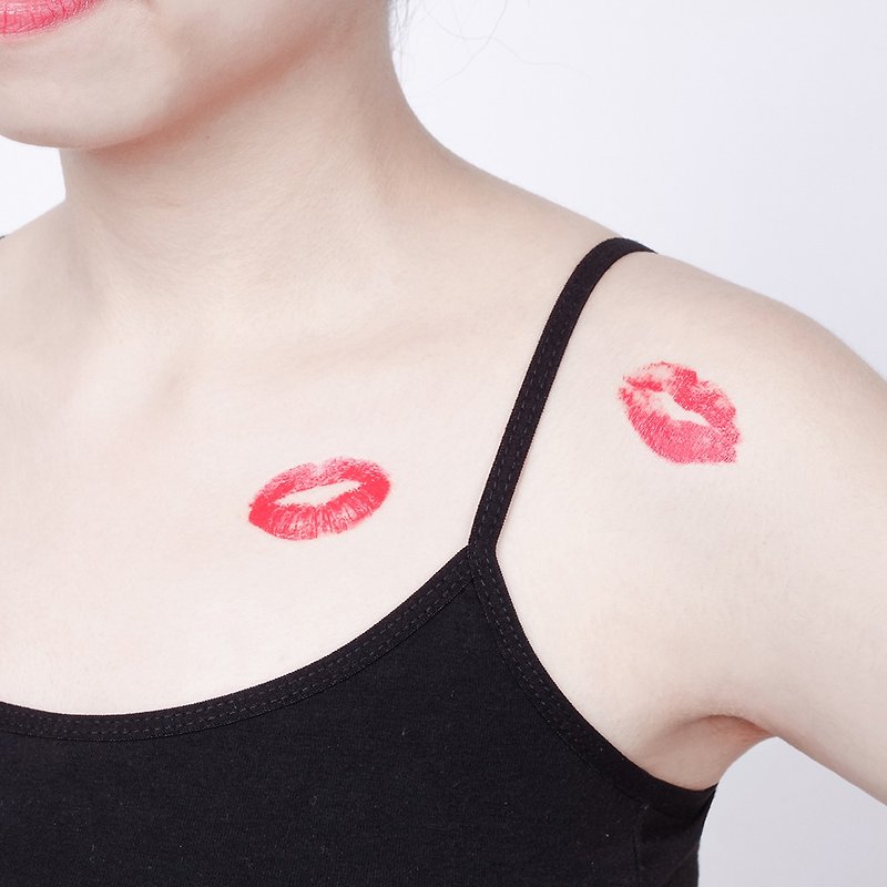 Surprise Tattoos / Kiss Me 唇印 刺青 紋身貼紙 - 紋身貼紙 - 紙 紅色