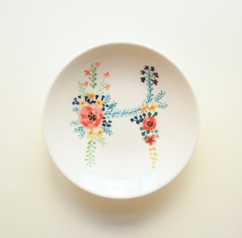 Hand-painted small porcelain plate-letter H-customized, name - จานเล็ก - เครื่องลายคราม สีแดง