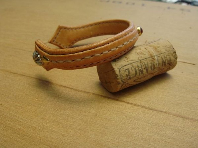 [ISSIS] Hand-made medieval knight style nail bracelet (II) - สร้อยข้อมือ - หนังแท้ 