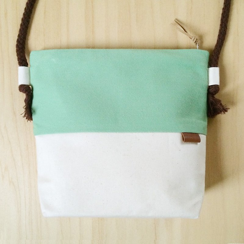 Small oblique backpack - Mint Green - กระเป๋าแมสเซนเจอร์ - ผ้าฝ้าย/ผ้าลินิน สีเขียว