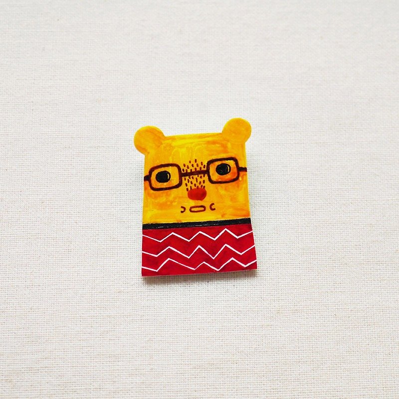 Henry The Yellow Bear - Handmade Shrink Plastic Brooch or Magnet - Wearable Art - Made to Order - เข็มกลัด - พลาสติก สีแดง