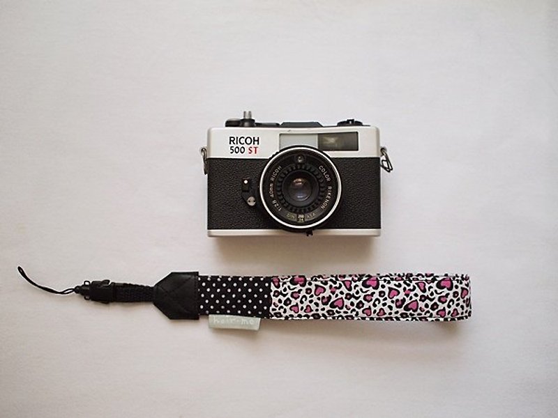 hairmo. Single pink leopard love hanging wrist camera / Polaroid / phone zone (holes) - ที่ใส่บัตรคล้องคอ - วัสดุอื่นๆ สีดำ