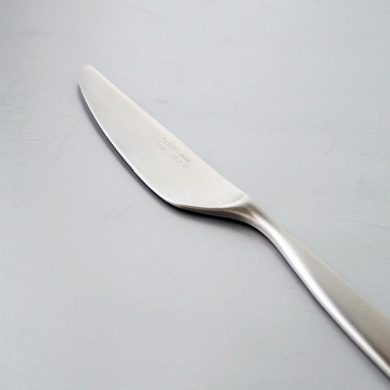 【日本Shinko】日本製 設計師系列 素直-主餐刀 - 刀/叉/湯匙/餐具組 - 不鏽鋼 銀色
