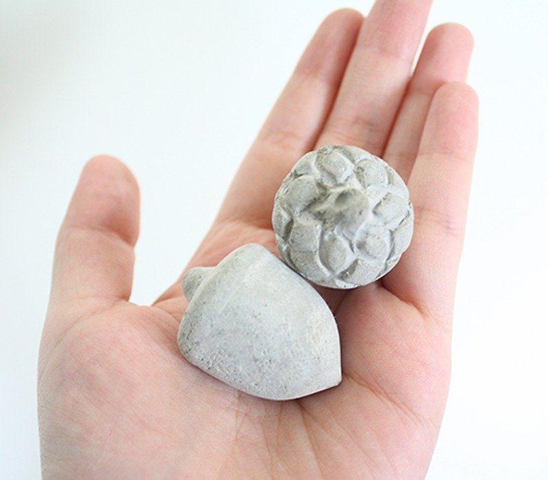 Chestnuts ×２ / Mini Diffuser Stone - ของวางตกแต่ง - ปูน สีเทา