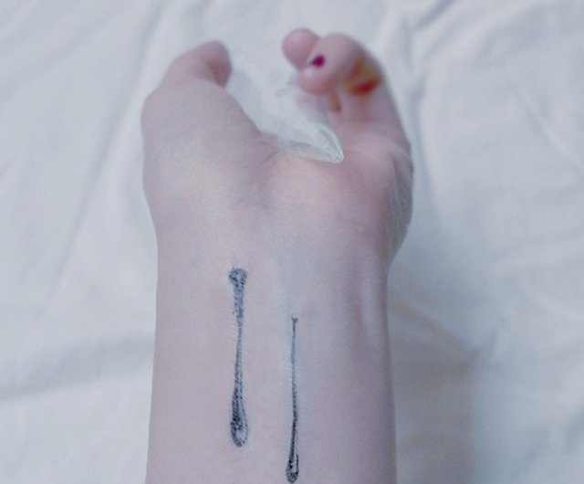 ✡Mark Poetry-Bite Mark Blood Drop Illustration Tattoo Sticker✡ vampire  Vampire Tattoo Sticker - Shop operaxglass Temporary Tattoos - Pinkoi