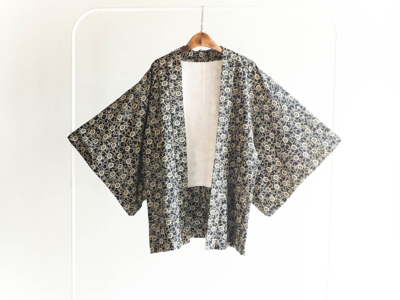 河水山 -京都和風向日花圖騰 羽織 日本古董和服外套 古著 - 女大衣/外套 - 棉．麻 黑色
