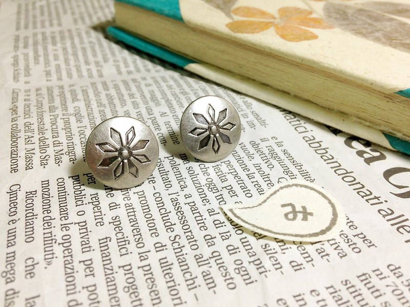 [ earrings] the secret of the Snow Queen * can be changed - Earrings & Clip-ons - Plastic Gray